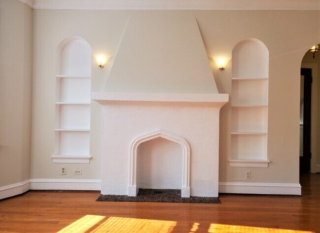 Building Photo - 4923 N Rockwell St