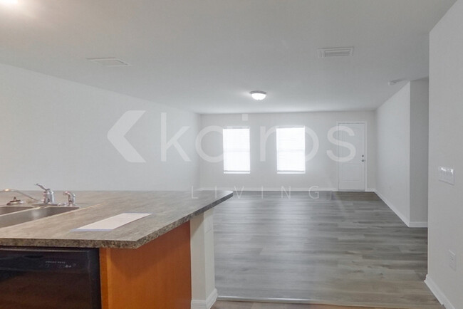 Building Photo - 1024 North Gator Circle