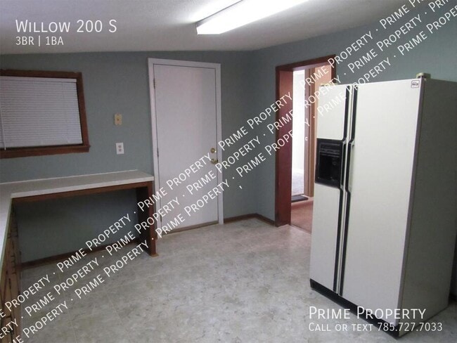 Building Photo - Willow 200 S-