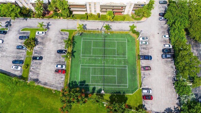 Foto del edificio - 8325 SW 72nd Ave