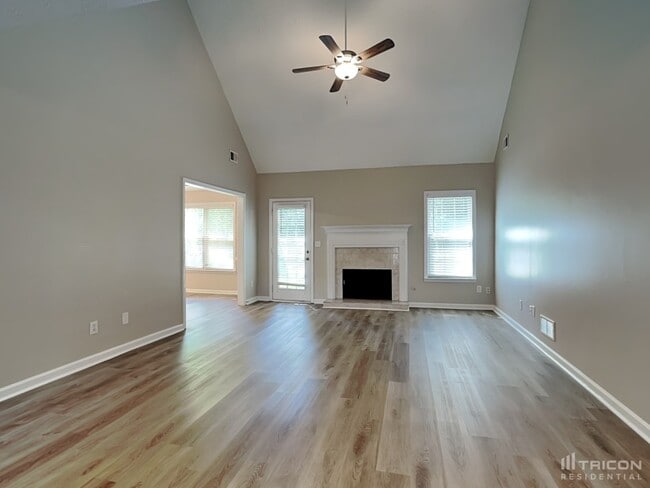 Foto del edificio - 3490 Glen Summit Ln