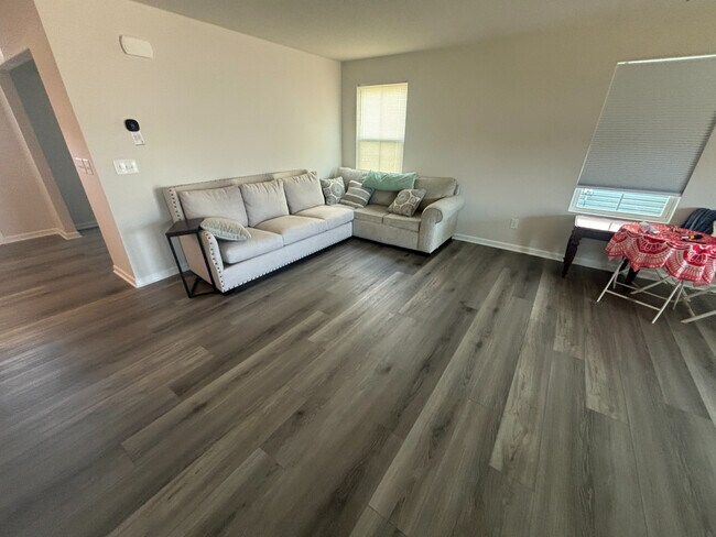 Building Photo - Room in Single Family Home on Glacis Ct