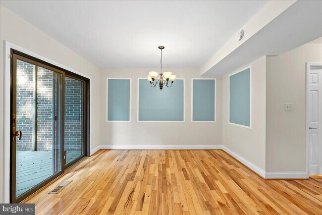 Foto del edificio - 2224 Glencourse Ln