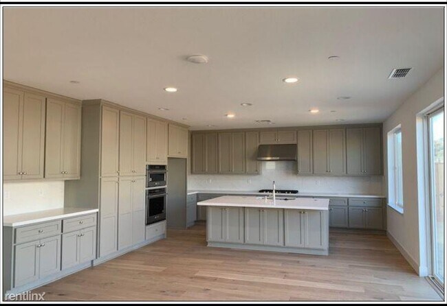 Foto del edificio - 4 br, 3 bath House - 2715 4th Avenue