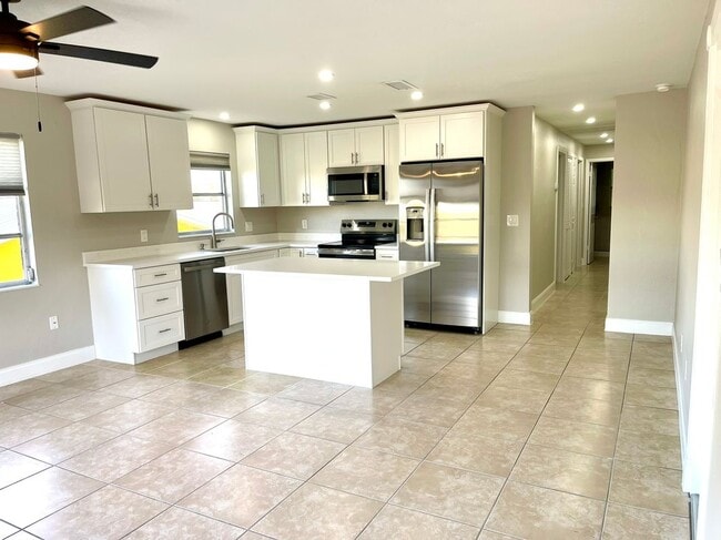 Foto del edificio - 608 SE 46th Ln