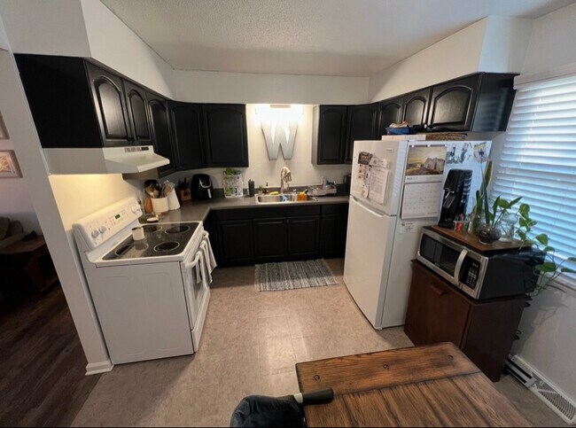 Building Photo - 3719 Kalamazoo Ave SE