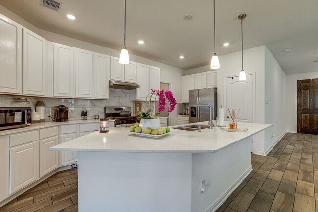 Foto del edificio - 14626 Hemlock Knl Ln