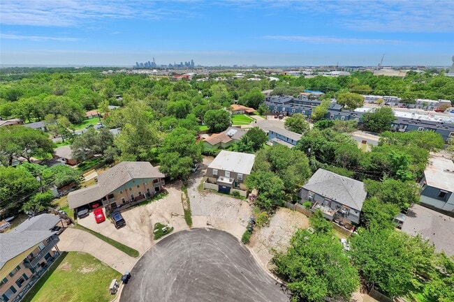 Foto del edificio - 5002 Blue Spruce Cir