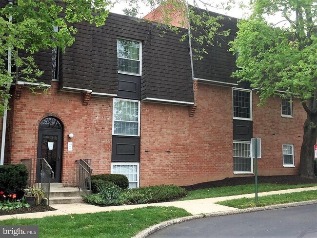 Building Photo - 4000 Gypsy Ln