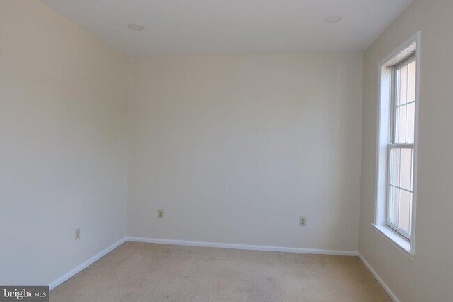 Foto del edificio - 1631 W Thistle Dr