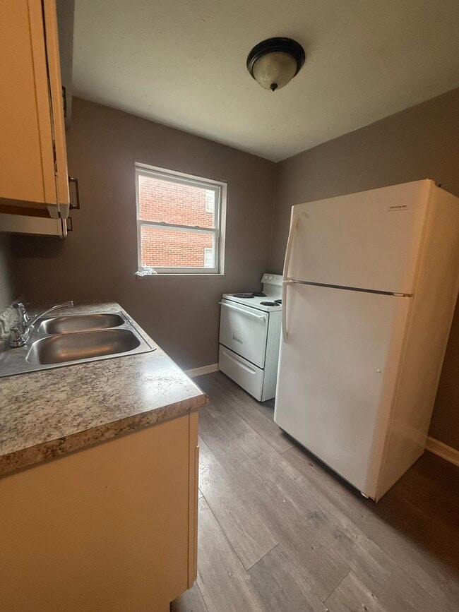 Building Photo - 411 Rayburn