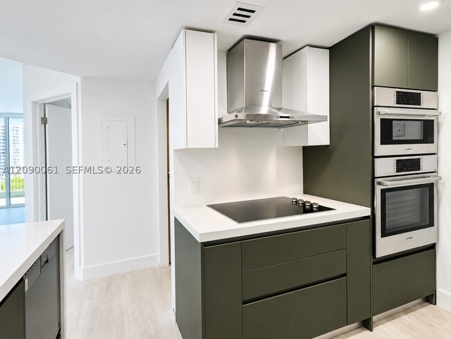 Building Photo - 701 Brickell Key Blvd