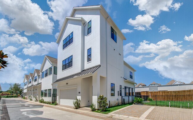 Foto del edificio - 1643 Bingle Rd