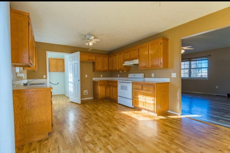 Building Photo - 318 Elm St