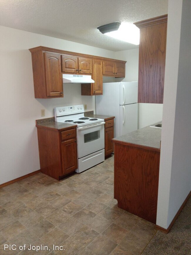 Building Photo - 3 br, 2 bath House - 3212 E 12th