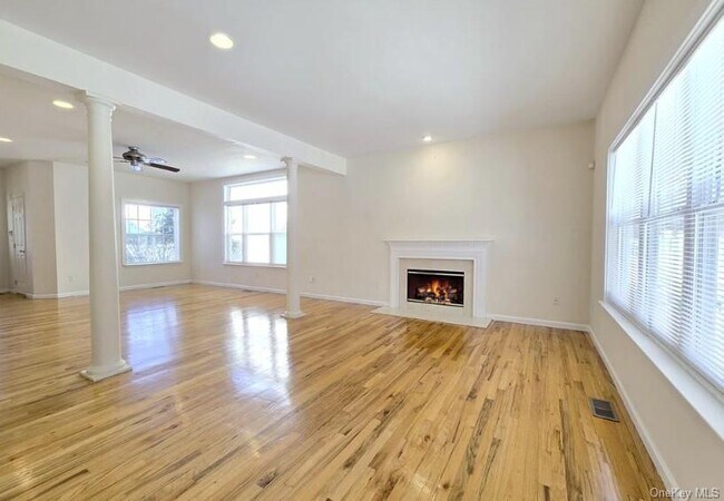 Foto del edificio - 63 Sunflower Ridge Rd