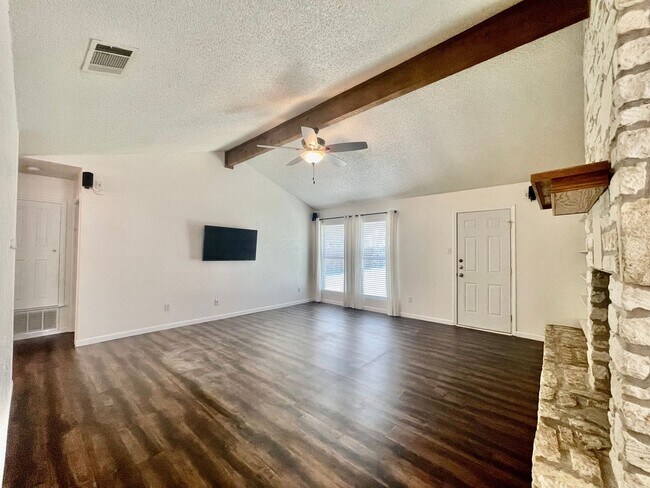 Building Photo - A Perfect Home, In A Perfect Location!