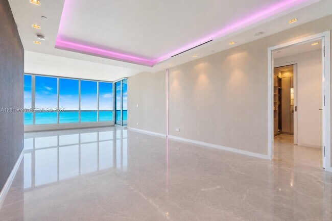 Foto del edificio - 100 South Pointe Dr