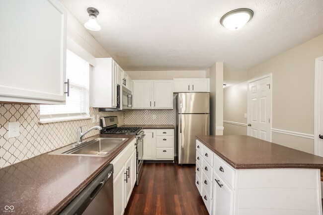 Building Photo - 113 Oakview Dr