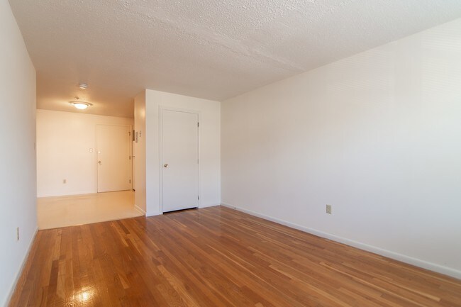 Foto del edificio - Edgewood Gardens Embassy and Wilder Ridge Apartments