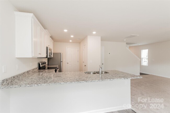 Building Photo - 388 Kenyon Dr
