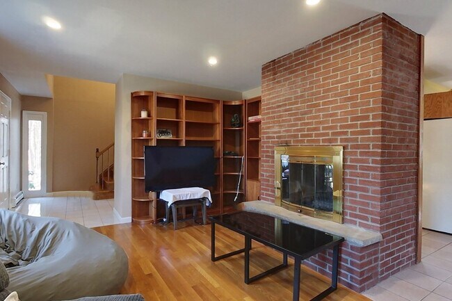 Foto del edificio - 82 Reedy Meadow Rd