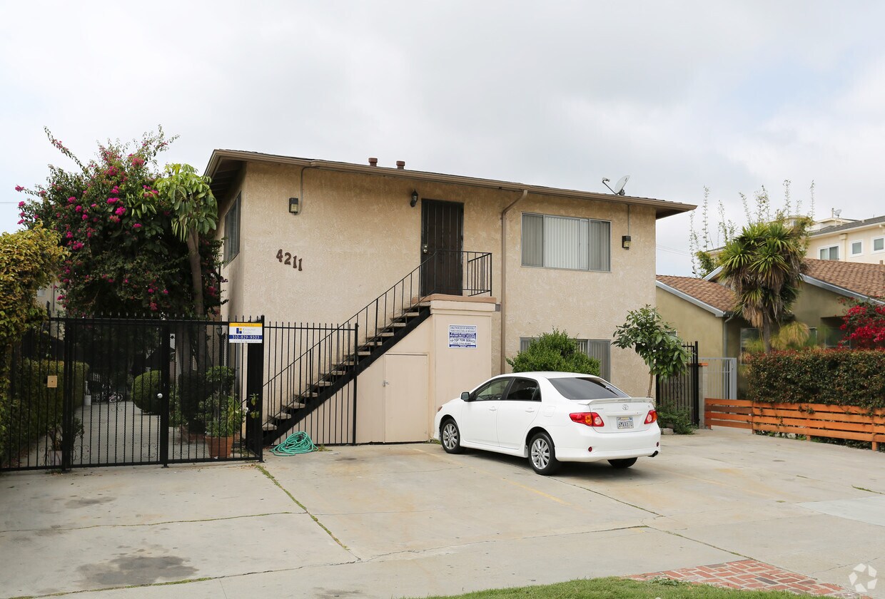 Building Photo - 4211 Mclaughlin Ave