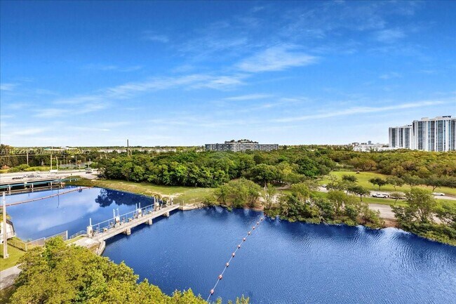 Foto del edificio - 16385 Biscayne Blvd