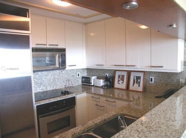 Foto del edificio - 3350 SW 27 AV 903 Coconut Grove Fl 33133