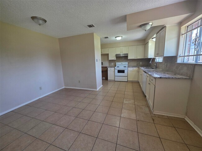 Foto del edificio - 6606 Northleaf Dr