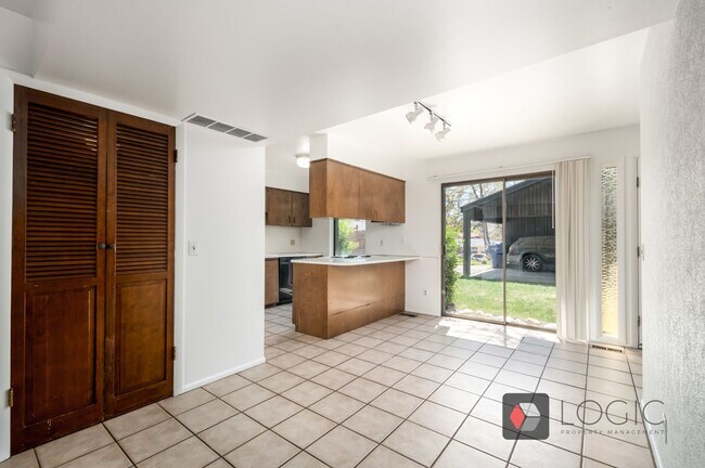 Foto del edificio - 1815 E Northwoodside Dr