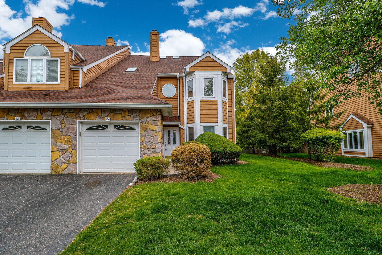 126 Coppertree Ct, Edison, NJ 08820 House for Rent in Edison, NJ