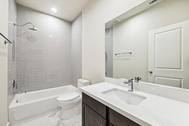 Foto del edificio - 6310 Brighton Oaks Ln