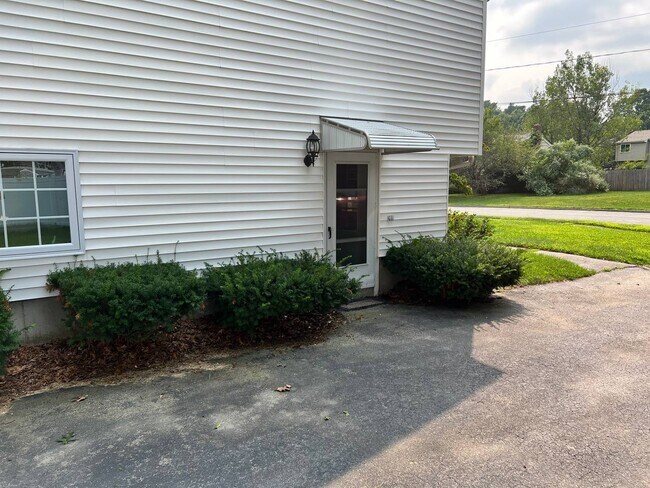 Foto del edificio - 22 Caryl Rd