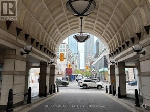 Building Photo - 38-638 Avenue Rd