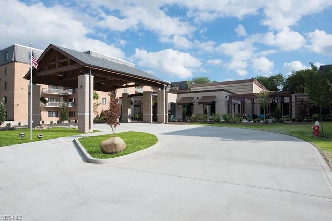 Foto del edificio - 22701 Lake Rd