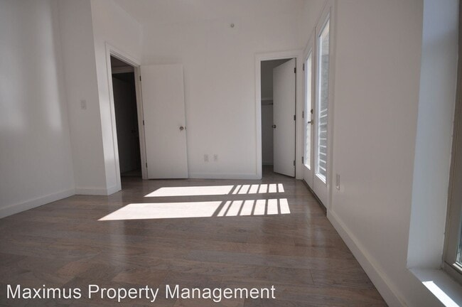 Building Photo - 2318 N Park Ave