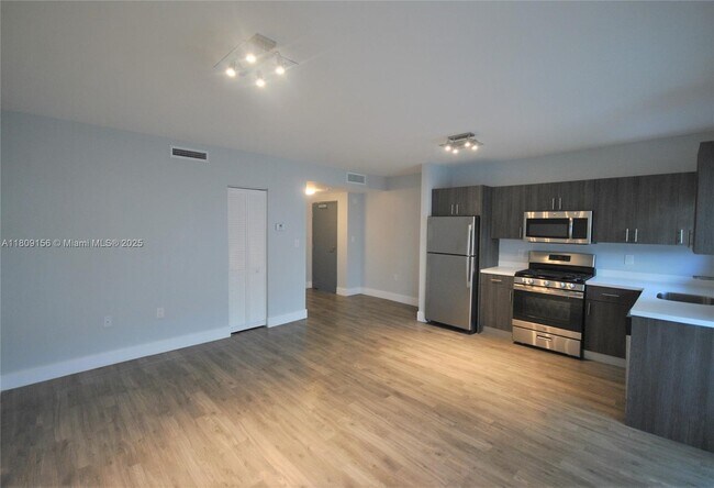 Building Photo - 331 85th St