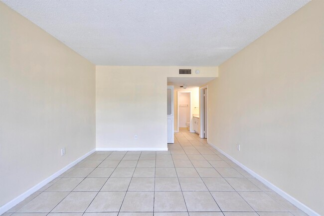 Foto del edificio - 4848 NW 24th Ct