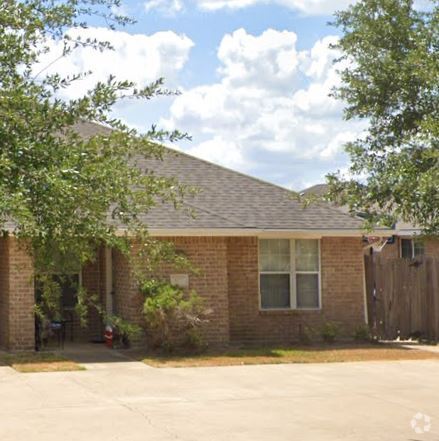 Building Photo - 3707 Oldenburg Ln