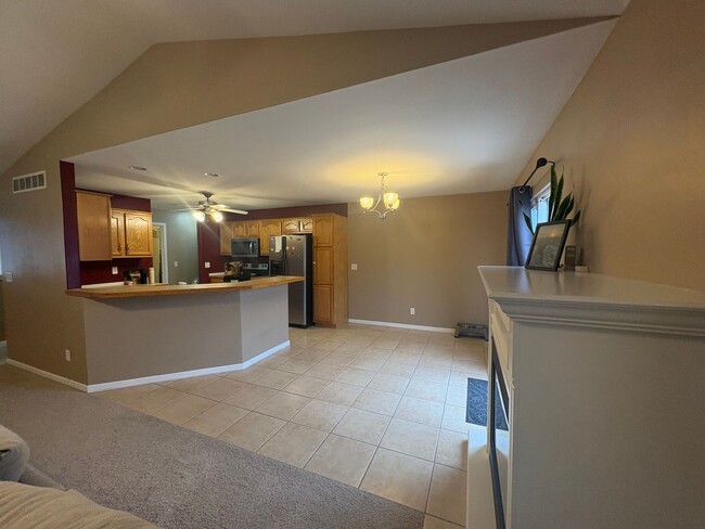 Foto del edificio - Spacious west side 3 Bedroom, 2 Bath home, close to Ft. Riley!