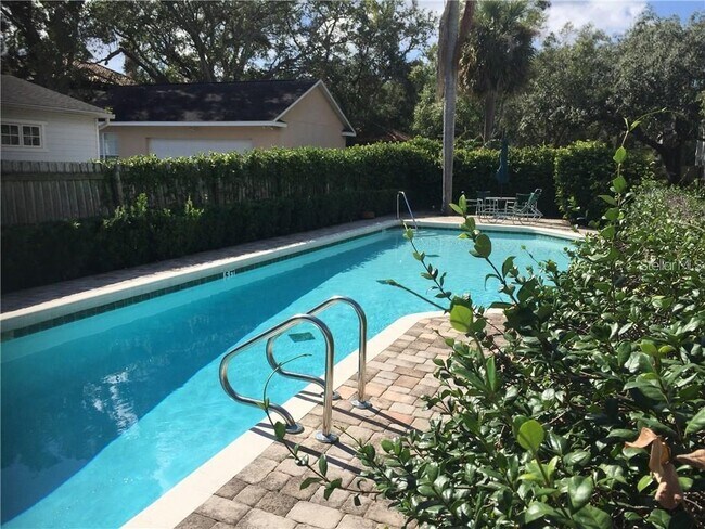 Building Photo - 5300 Bayshore Blvd