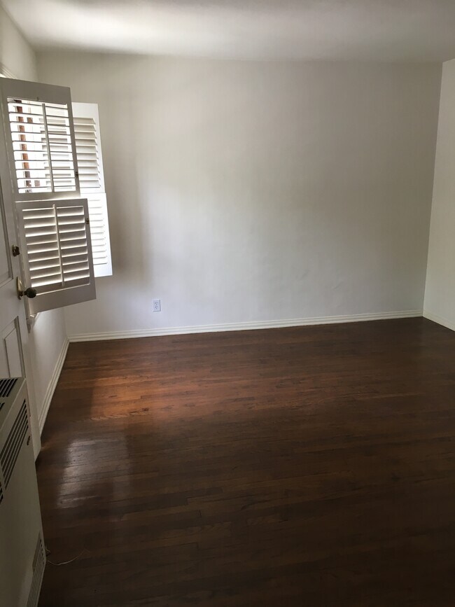 Dormitorio - 10341 Dunkirk Ave