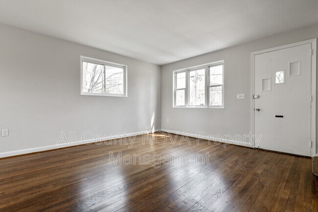 Foto del edificio - 5816 35th Pl