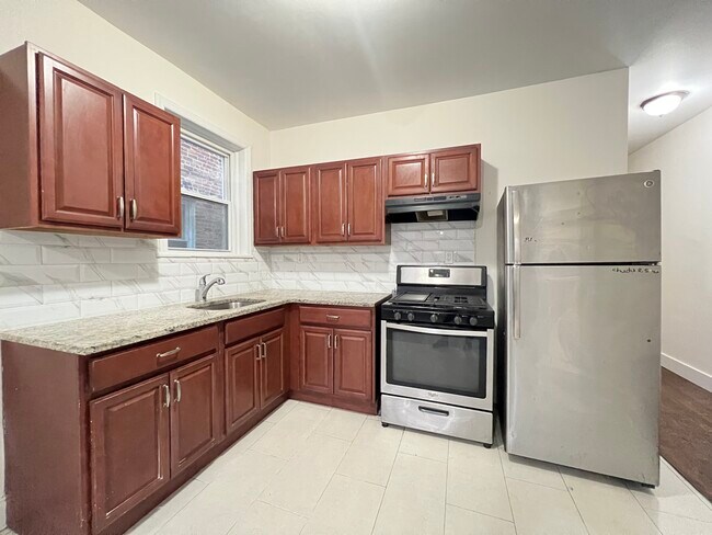 Building Photo - 524 3rd St