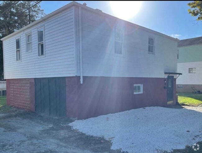 Building Photo - 727 2nd St