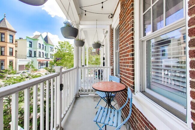 Foto del edificio - Charming 2bd/2.5ba LeDroit Park Home Available