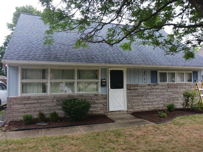 Foto del edificio - 4230 Woodmere Dr