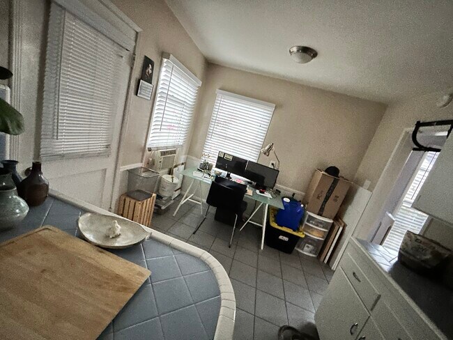 Foto del edificio - 2307 Laverna Ave