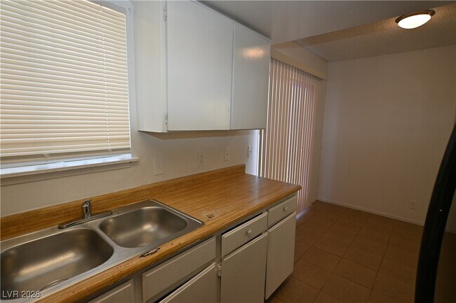 Foto del edificio - 2301 Stewart Ave